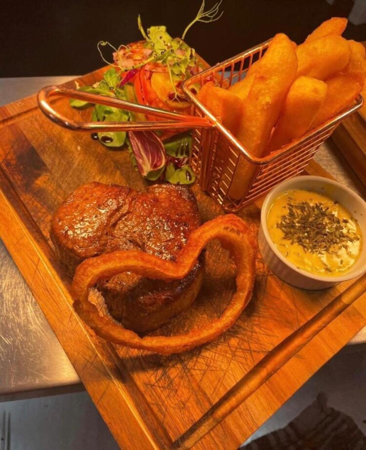 יורק The Manor Inn Pub And Steakhouse, Fridaythorpe, Driffield מראה חיצוני תמונה