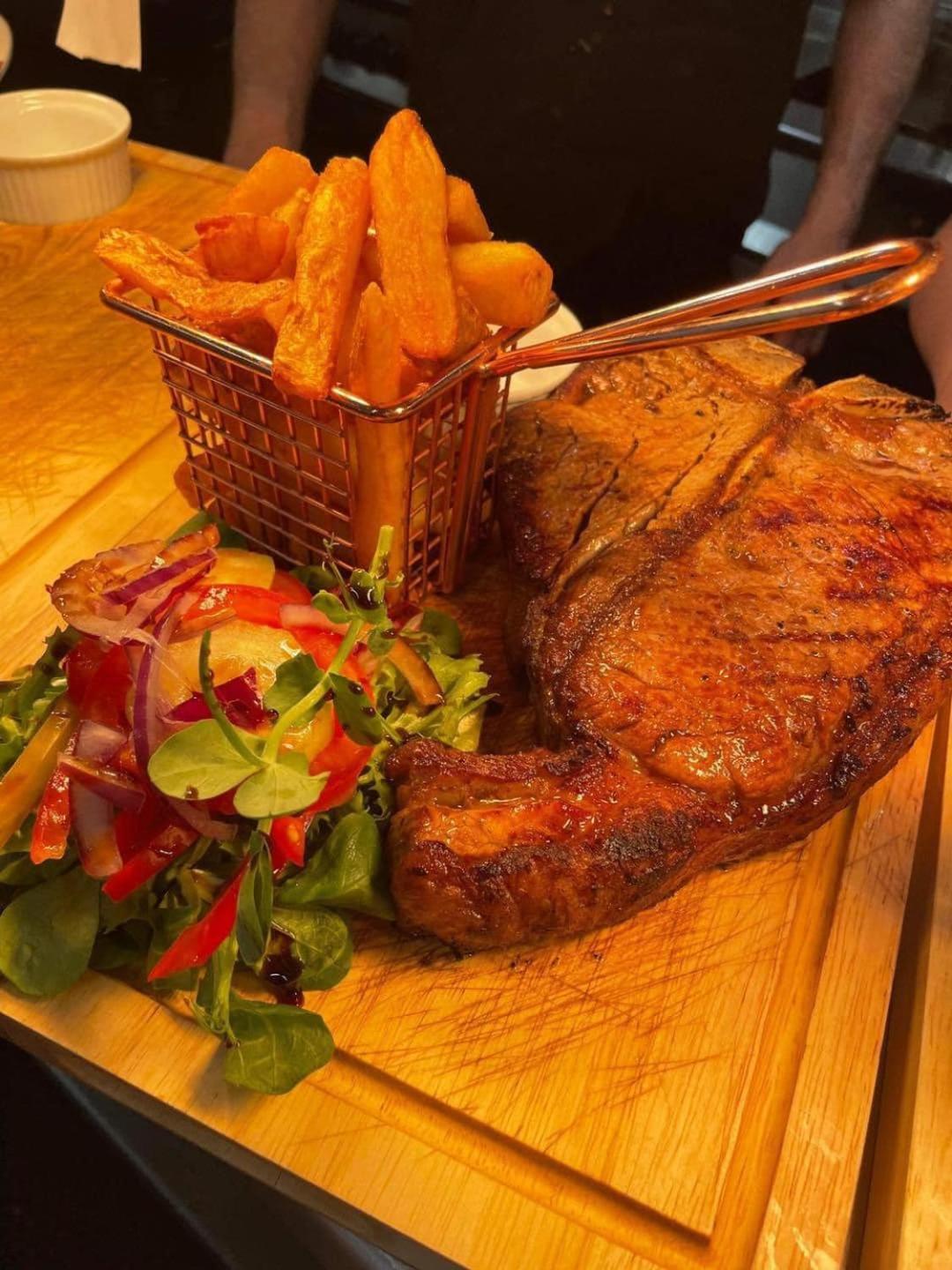 יורק The Manor Inn Pub And Steakhouse, Fridaythorpe, Driffield מראה חיצוני תמונה